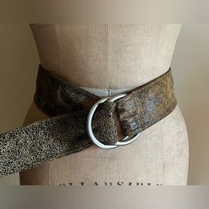 Double “D” ring belt.